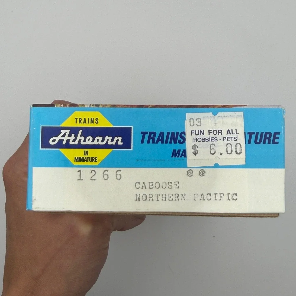Athearn Cupola Caboose HO Scale Northern Pacific Brown Vintage Kit 1266